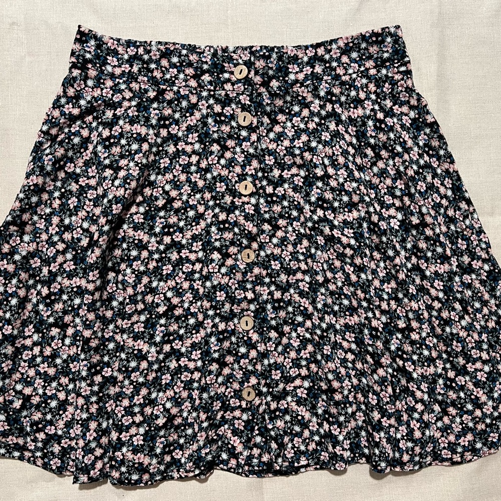 Maurice’s Floral Skirt Size Small
